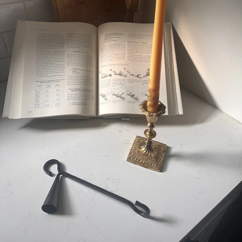 Metal candle snuffer